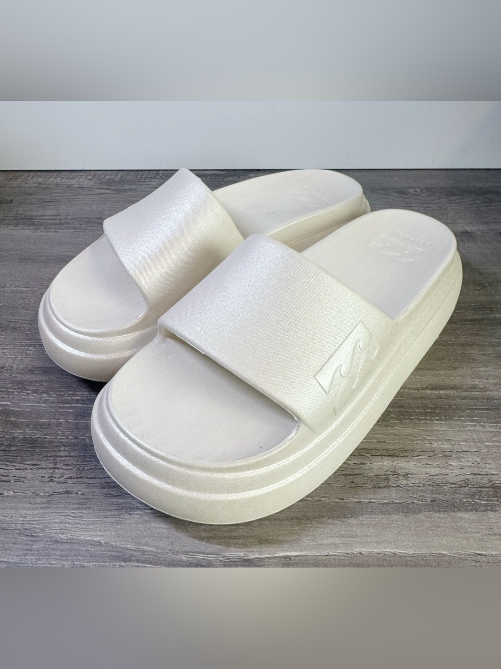 Billabong Pearl White Platform Cushion Slide Sandals size 7 IMMACULATE